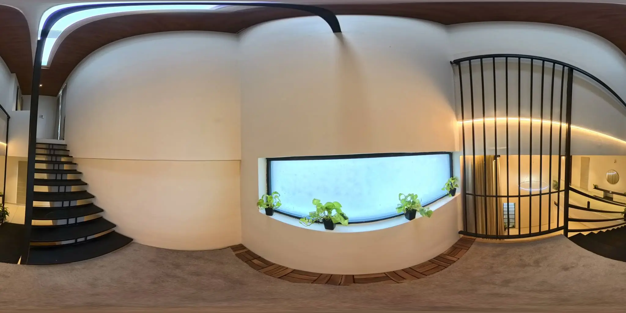 360 degree light-filled interior detail